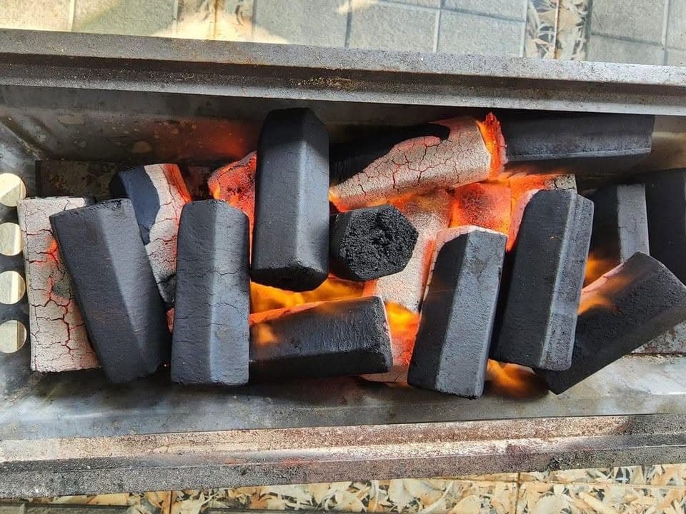 Hexagonal coconut shell charcoal briquettes for barbecue